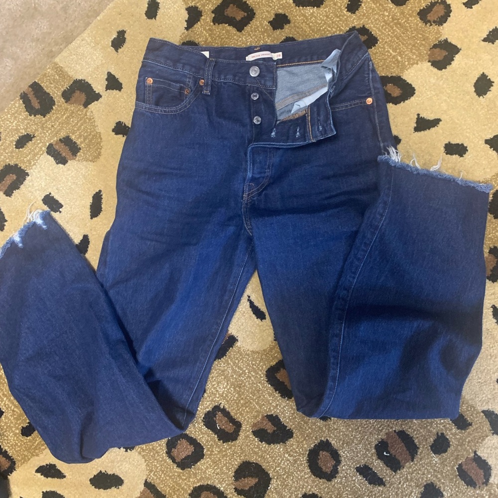 Size 28 Levi’s rib cage denim